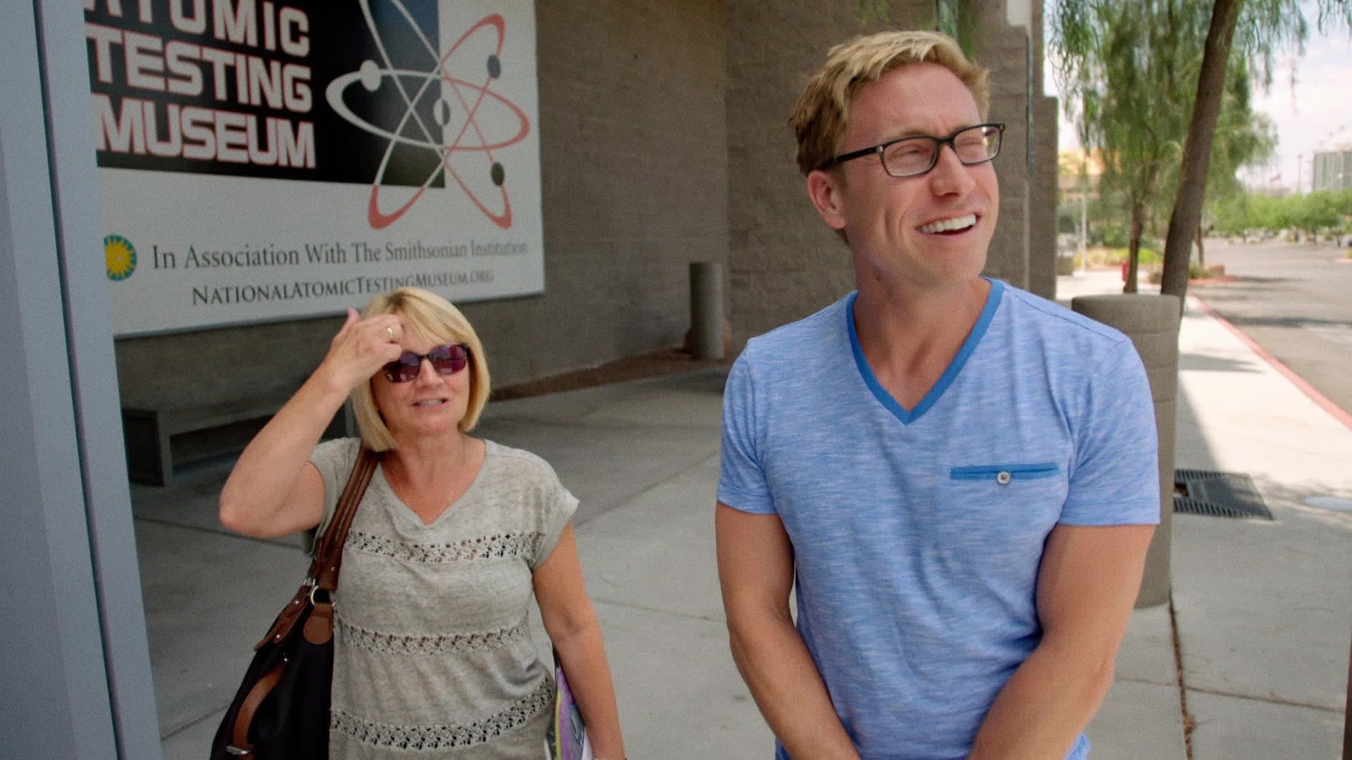 Russell Howard & Mum: USA Road Trip background
