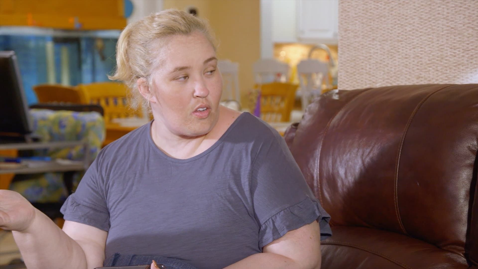 Mama June: From Not to Hot background
