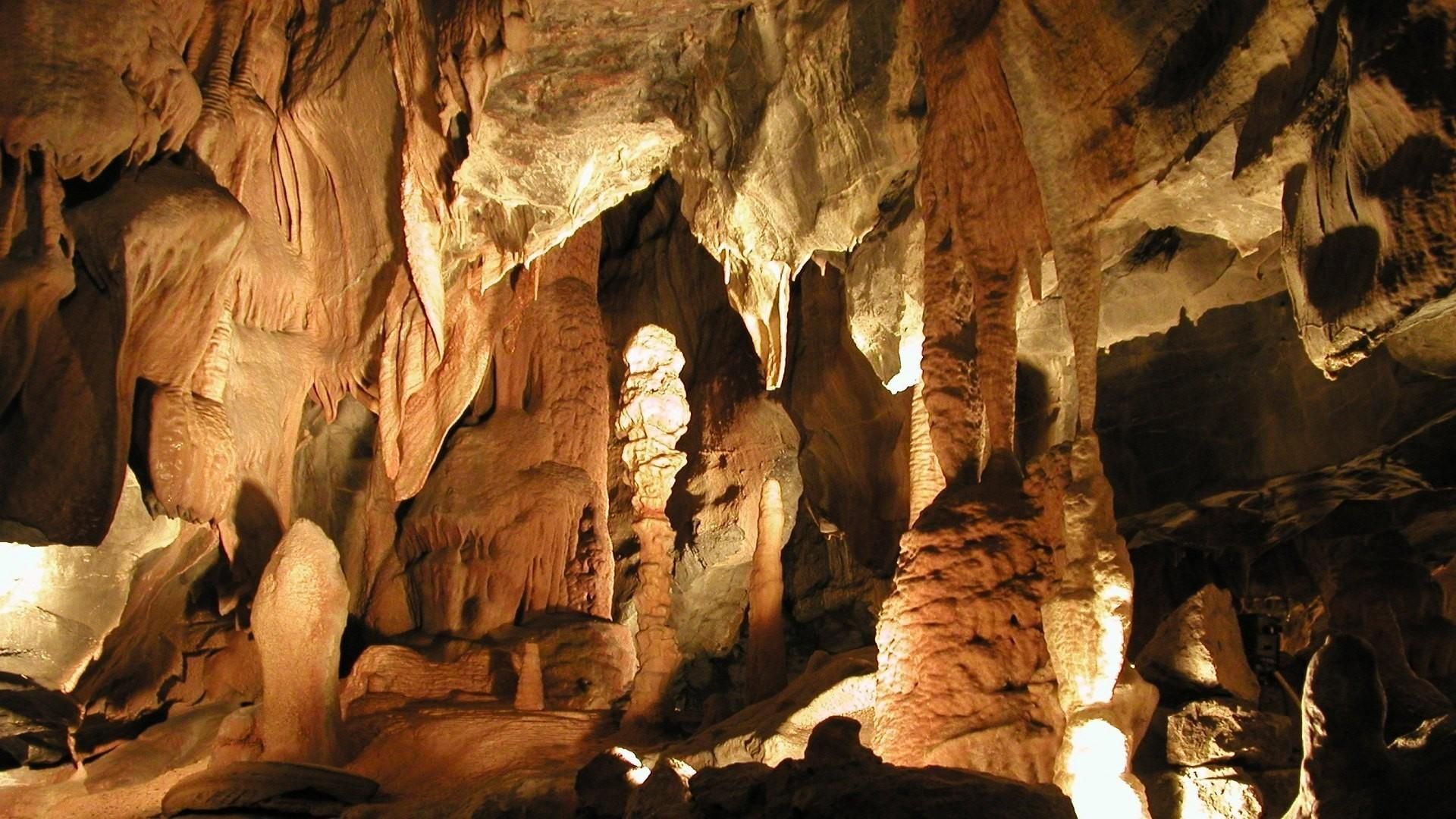 Journey Into Amazing Caves background