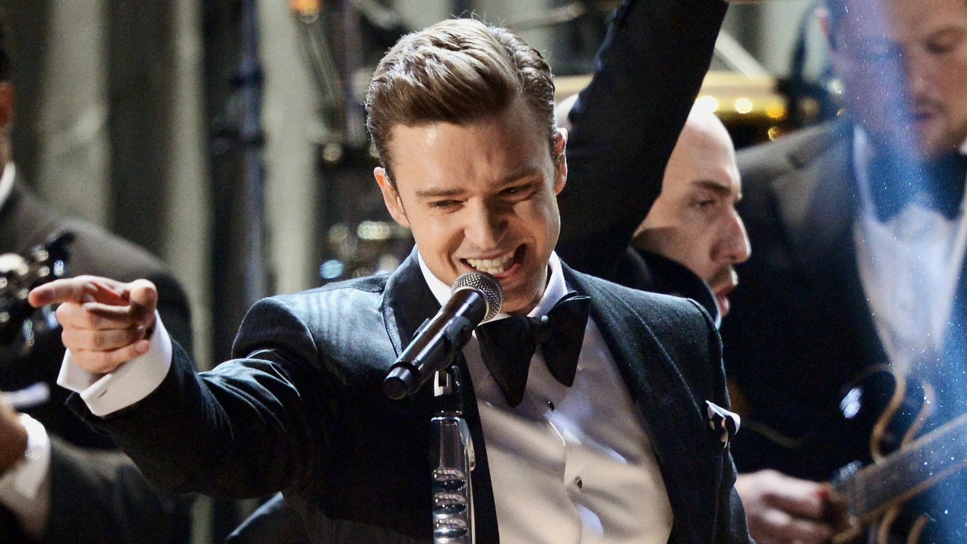 Justin Timberlake: Suited Up background