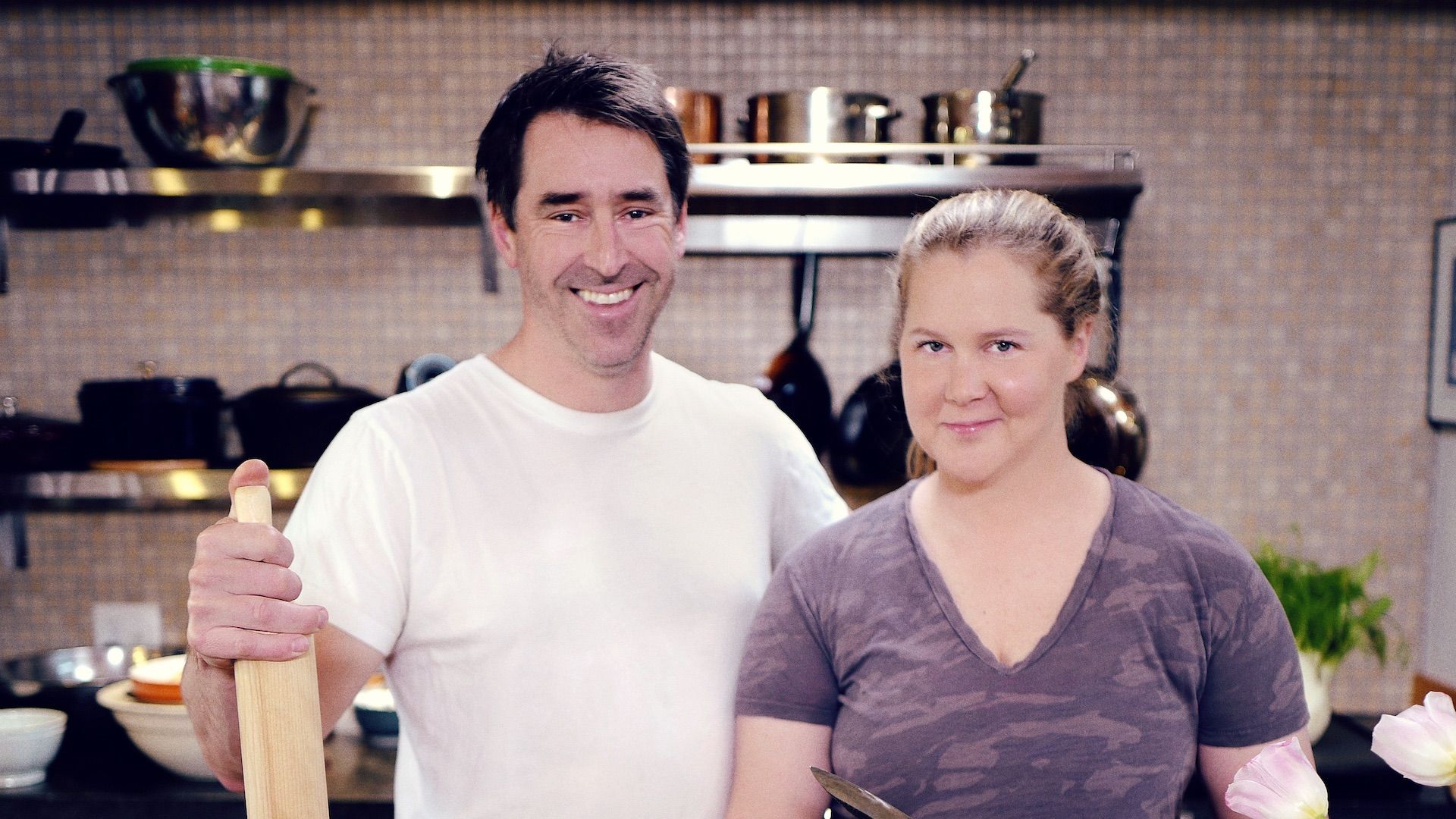 Amy Schumer Learns to Cook background