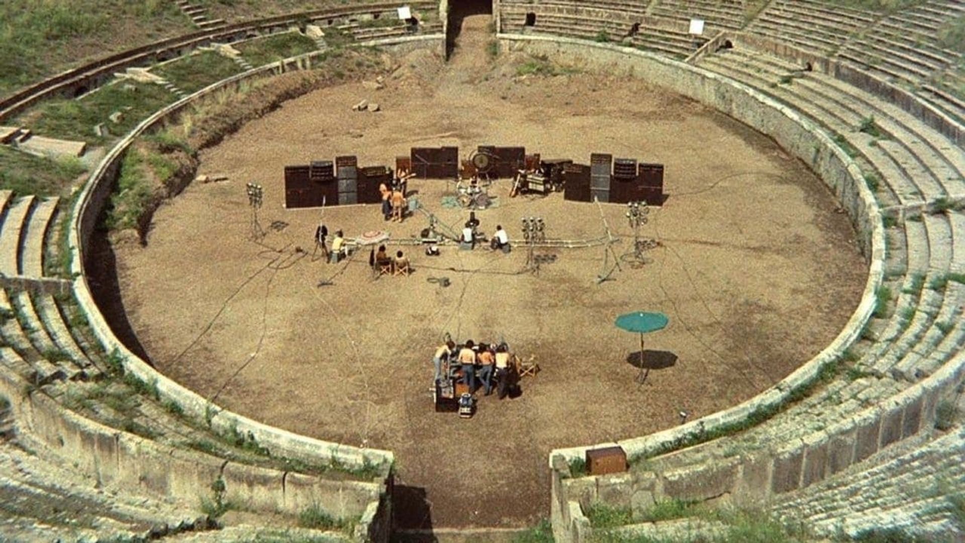 Pink Floyd: Live at Pompeii background
