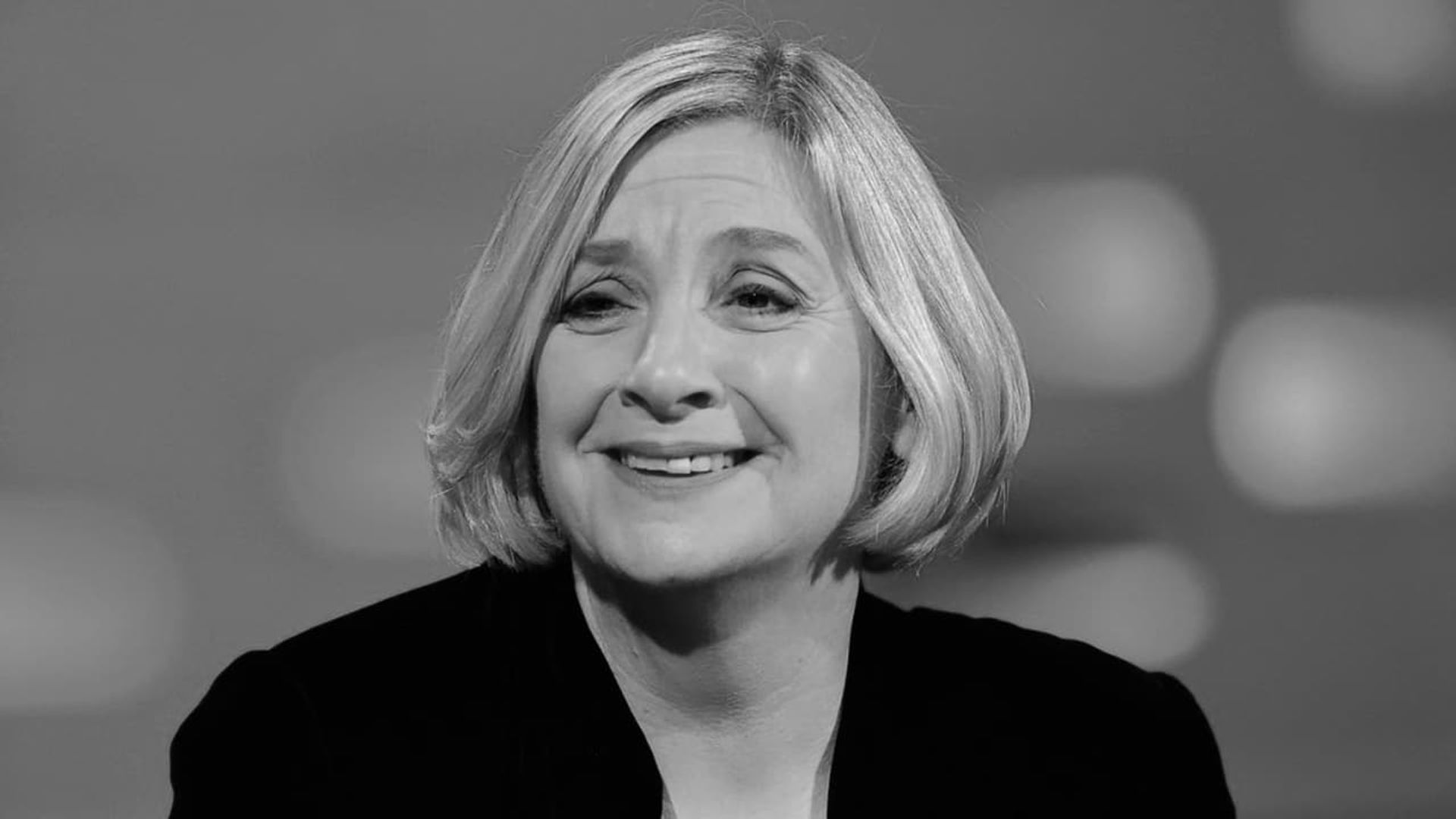 Victoria Wood: Live in Your Own Home background