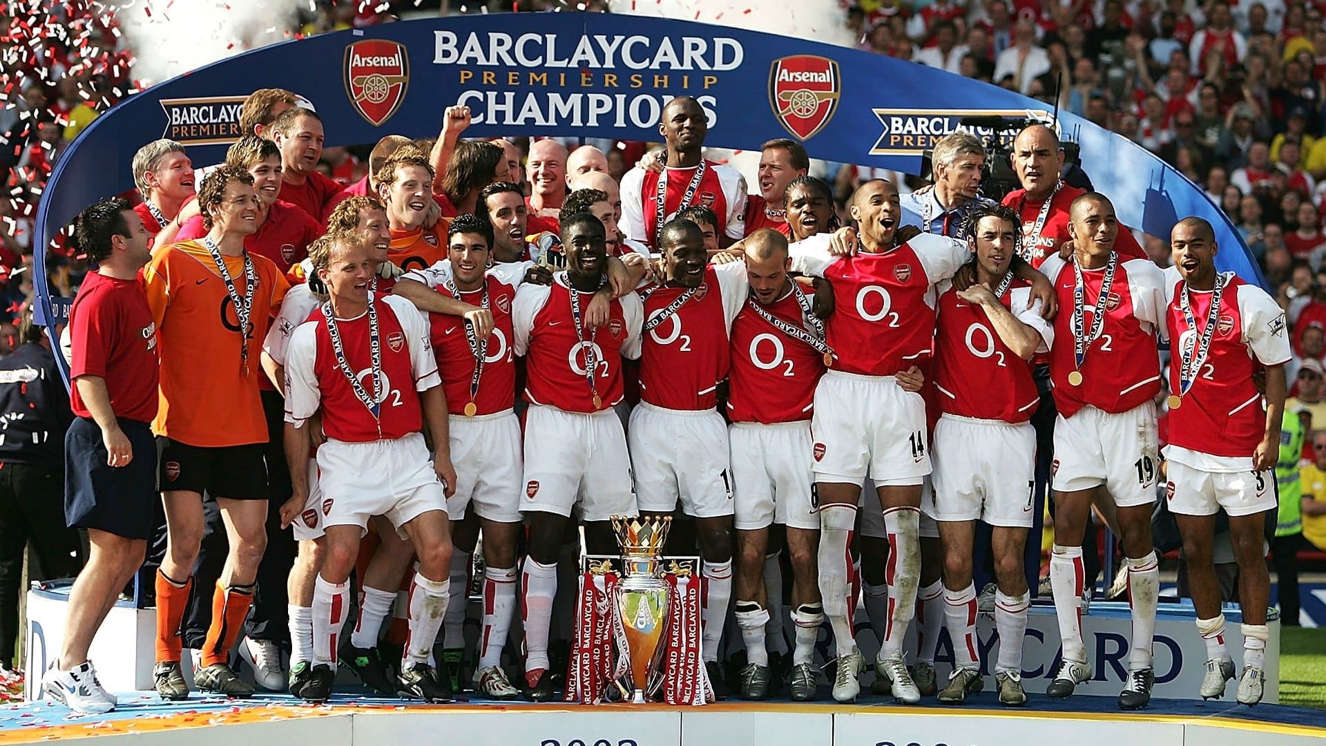 Arsenal: The Untouchables - Season Review 2003/2004 background