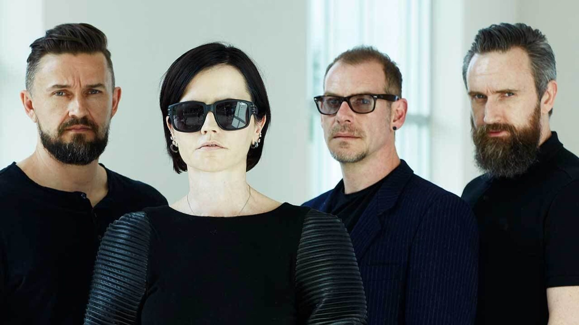 The Cranberries: The Best Videos 1992-2002 background