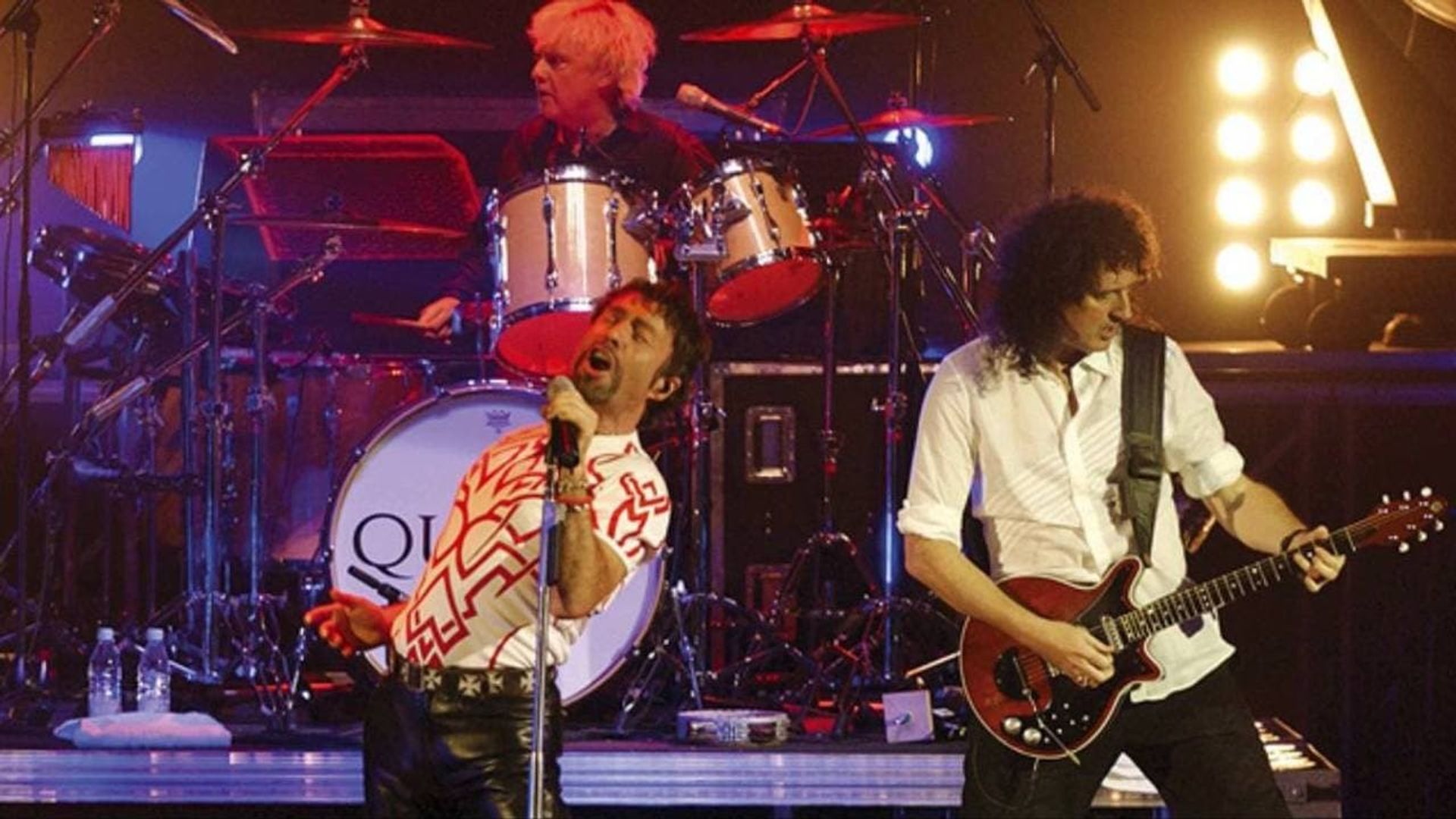 Queen + Paul Rodgers: Return of the Champions background