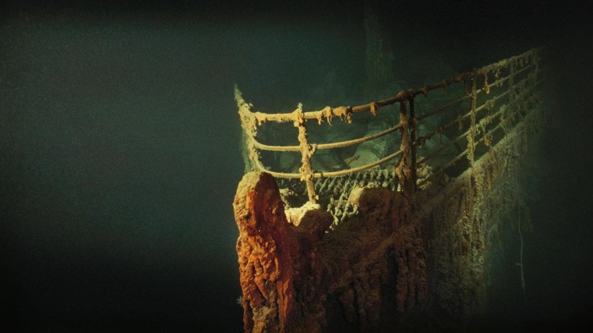 Save the Titanic: Treasures from the Deep background