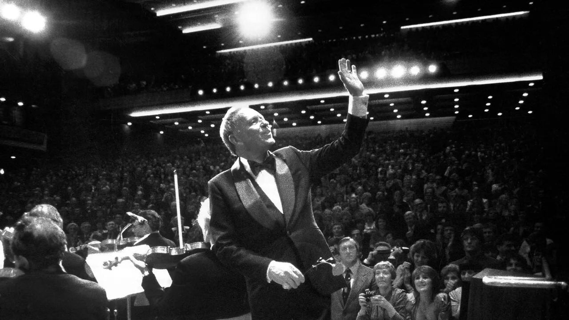 Sinatra: Concert for the Americas background