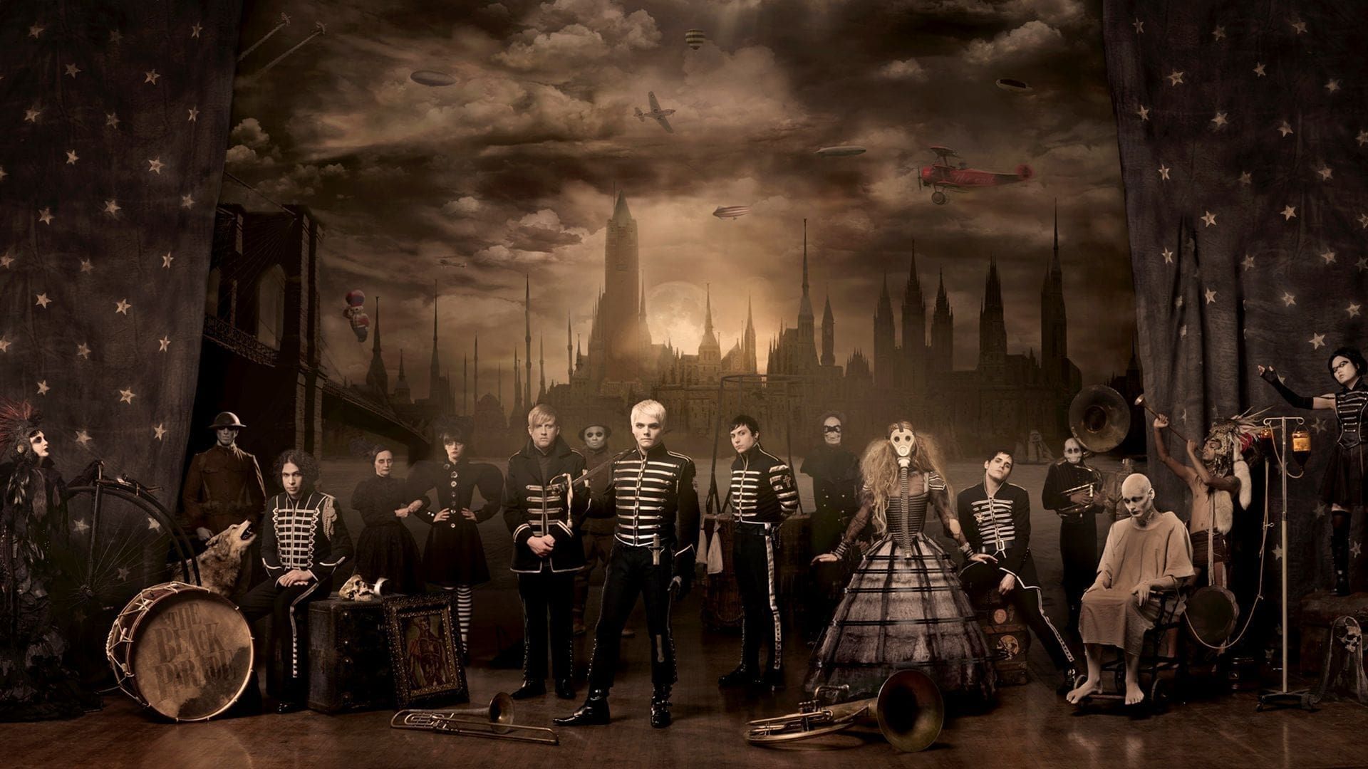 My Chemical Romance: The Black Parade Is Dead! background