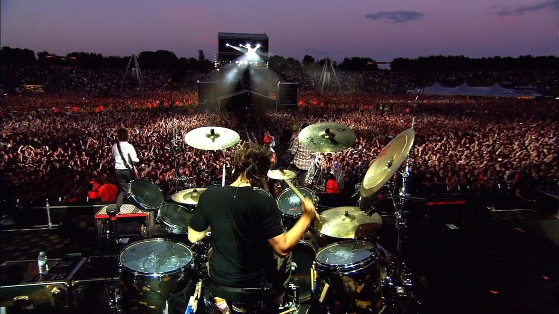 Linkin Park: Road to Revolution - Live at Milton Keynes background