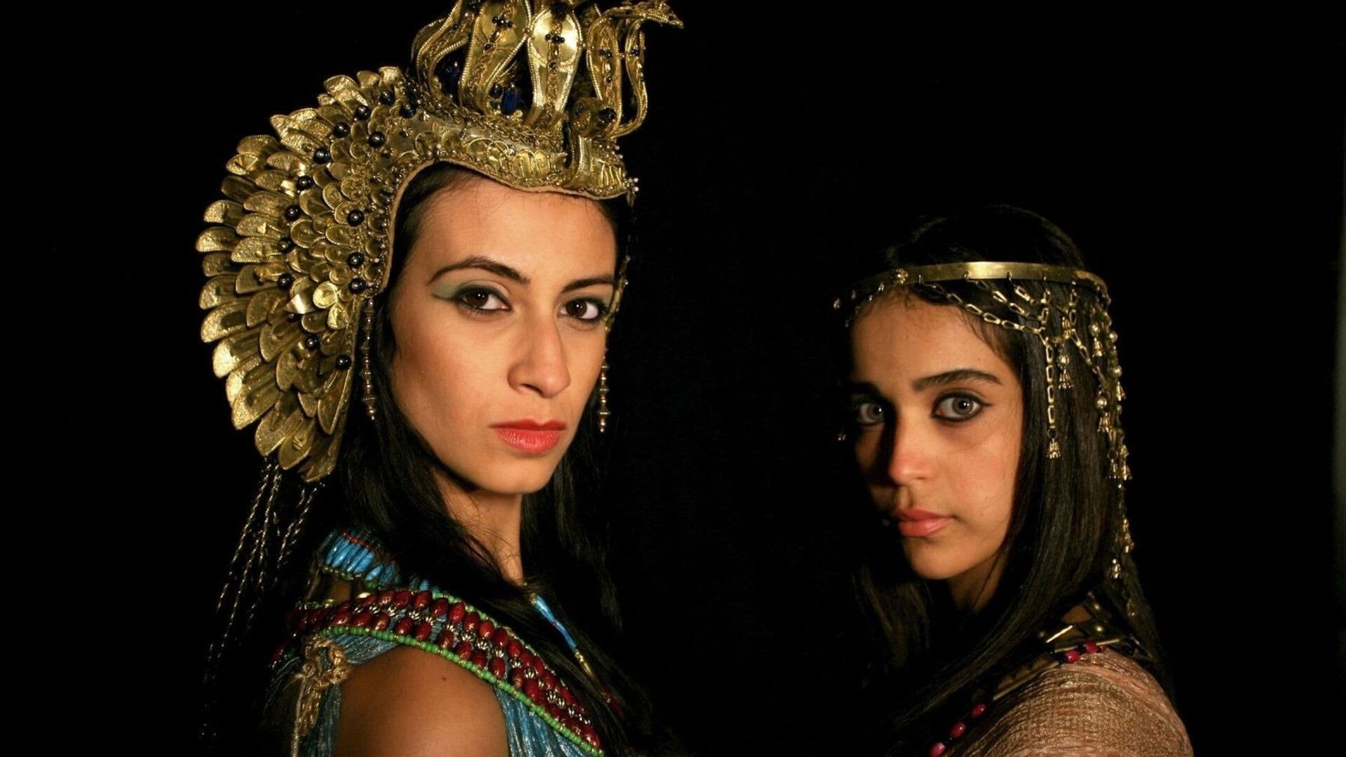 Cleopatra: Portrait of a Killer background