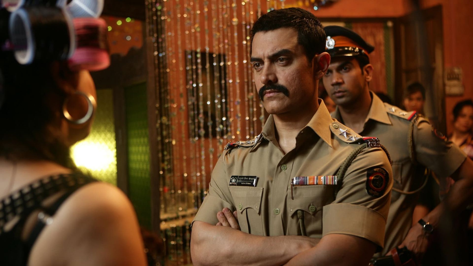 Talaash: The Answer Lies Within background