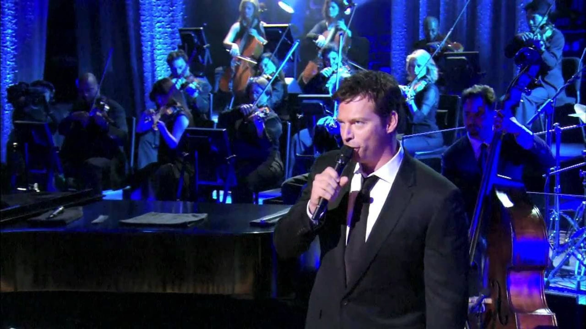 Harry Connick Jr: In Concert on Broadway background