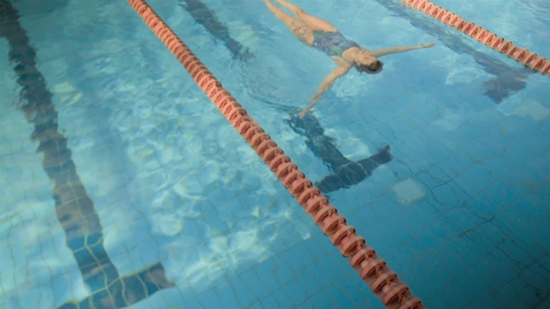 Long Distance Swimmer: Sara Mardini background