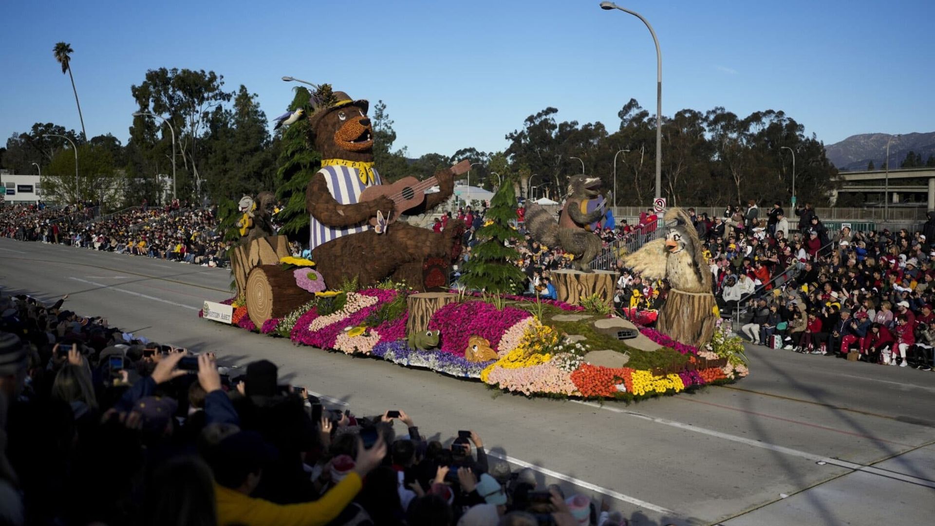 The 135th Rose Parade presented by Honda background
