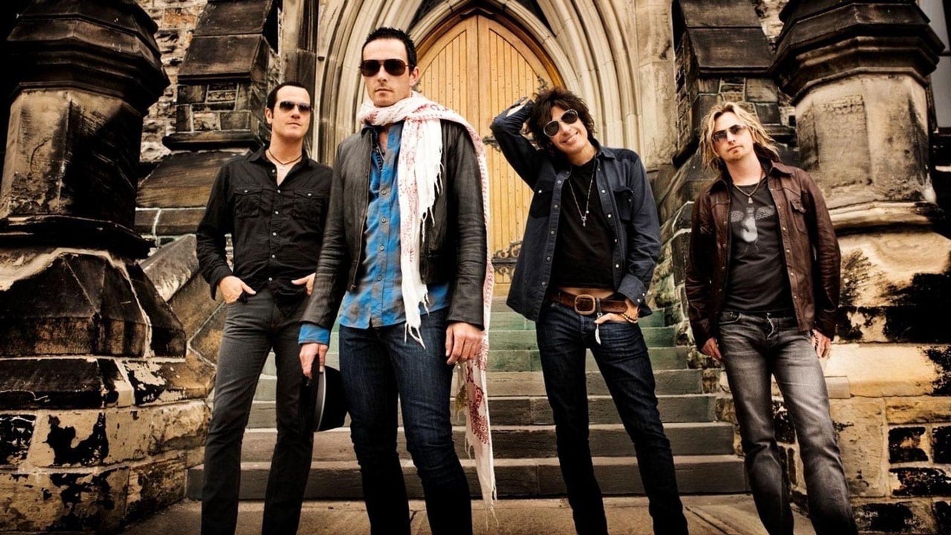 Stone Temple Pilots: Alive in the Windy City background