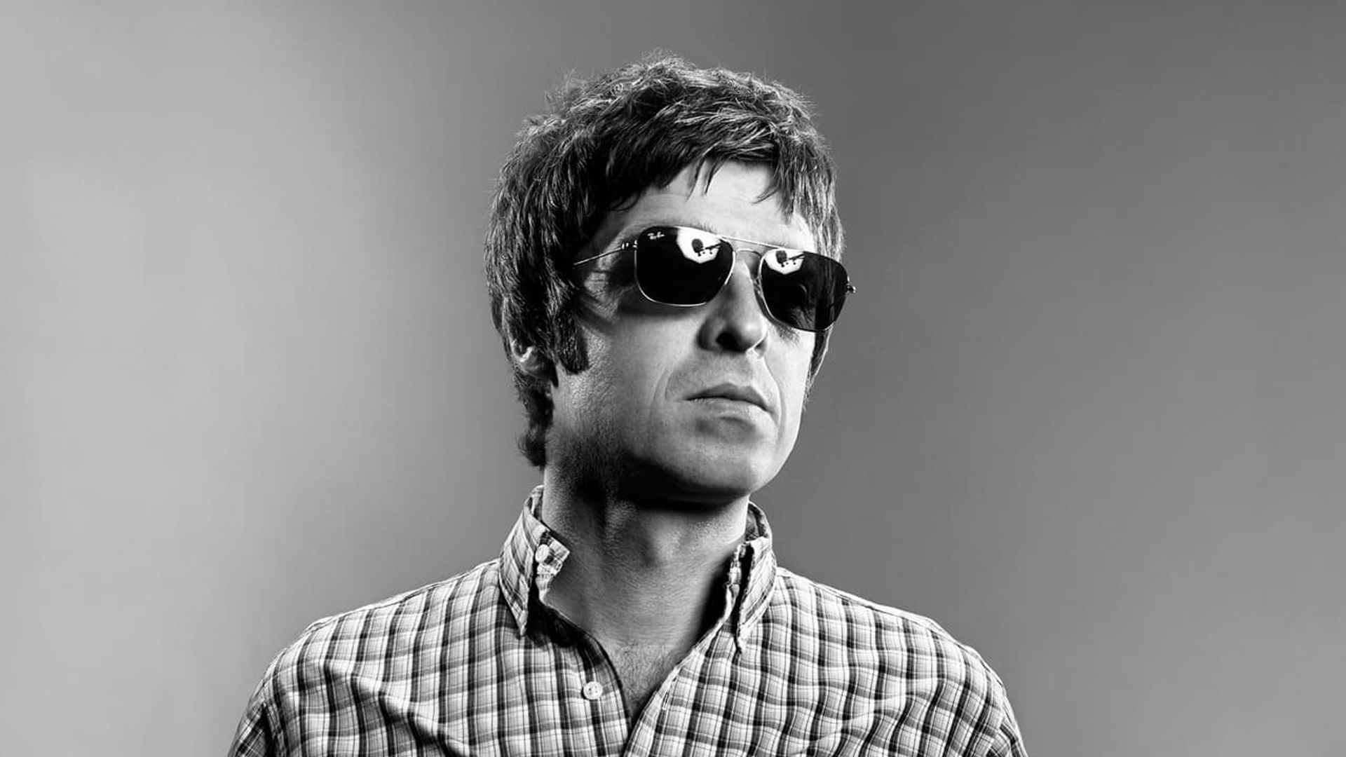 Noel Gallagher's High Flying Birds Live background