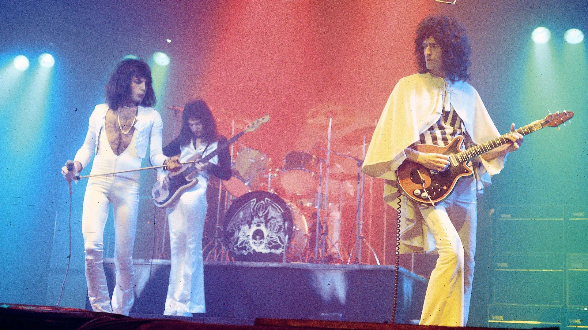 Queen: The Legendary 1975 Concert background