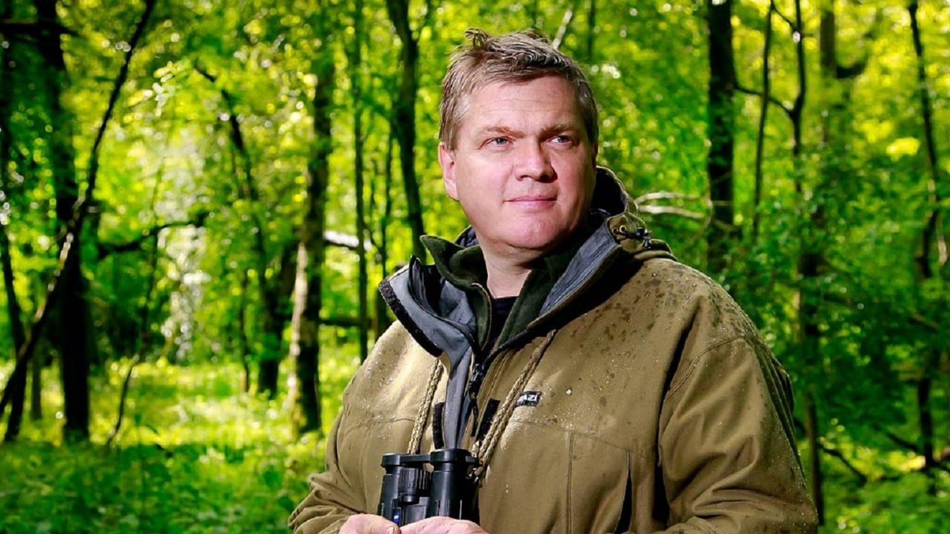 Wilderness Walks with Ray Mears background