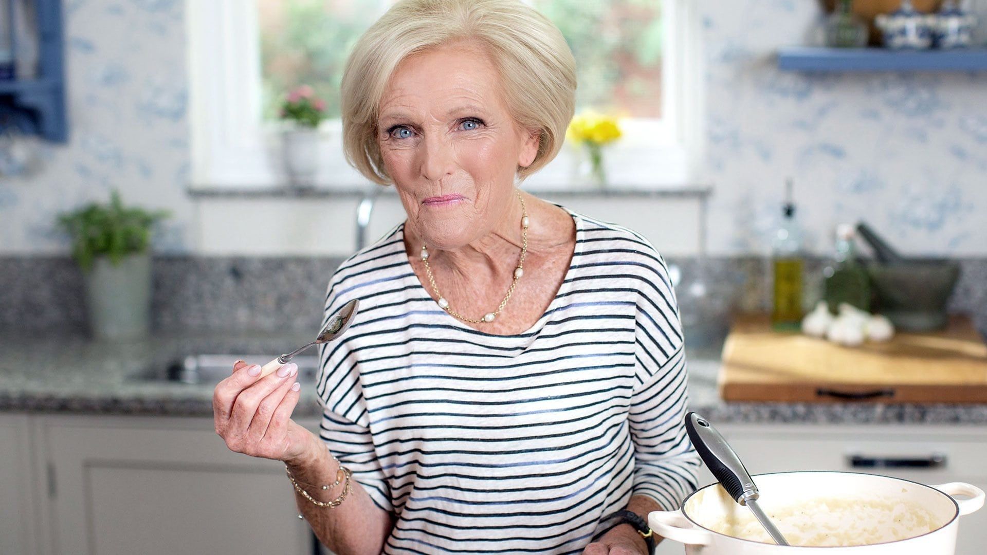 Mary Berry Everyday background