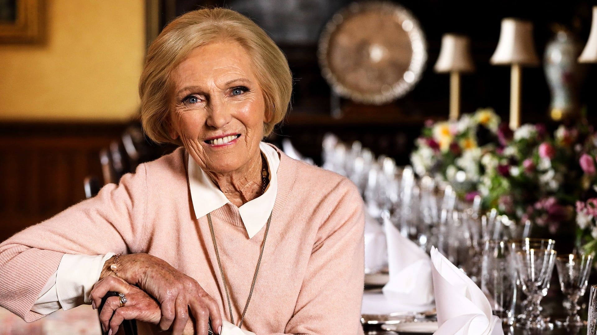Mary Berry's Country House Secrets background
