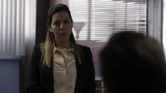 Episode 32 Tilapia seduce a Roxana para interrogarla