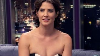 Episode 19 Cobie Smulders Wears a Black & White Strapless Dress